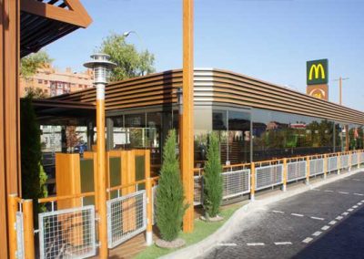 Terraza restaurante Mc Donald´s en Avda. Andalucía, Madrid