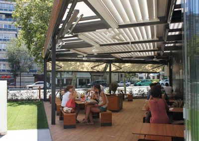 Terraza restaurante Mc Donald´s en Alberto Alcocer, Madrid